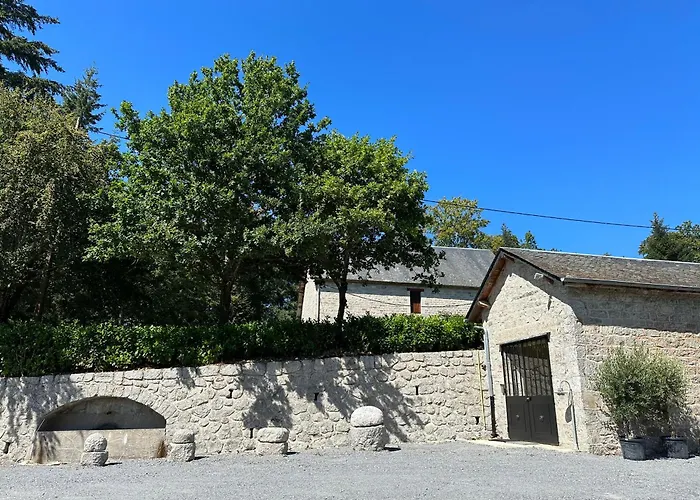 Le Château de Saint-Angel, Le Manoir du Rigouneix, 5 minutes A89, nature, calme, sauna